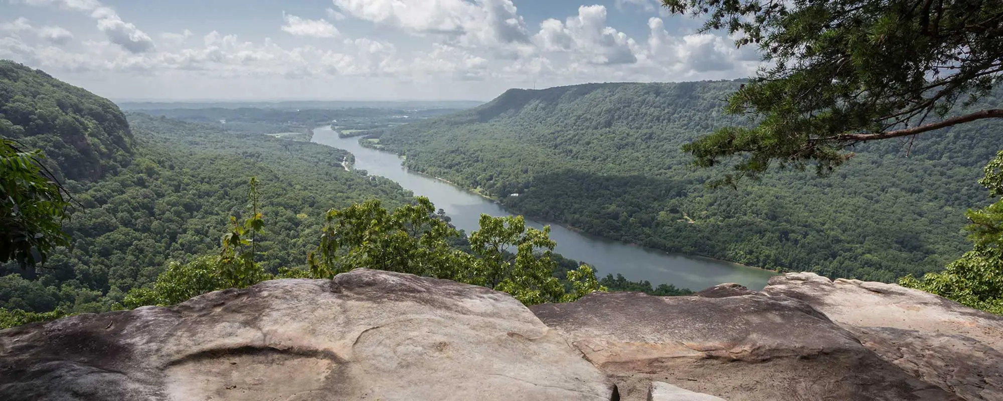 Lookout on the way to Rainbow Lake overlooking the Tennessee River