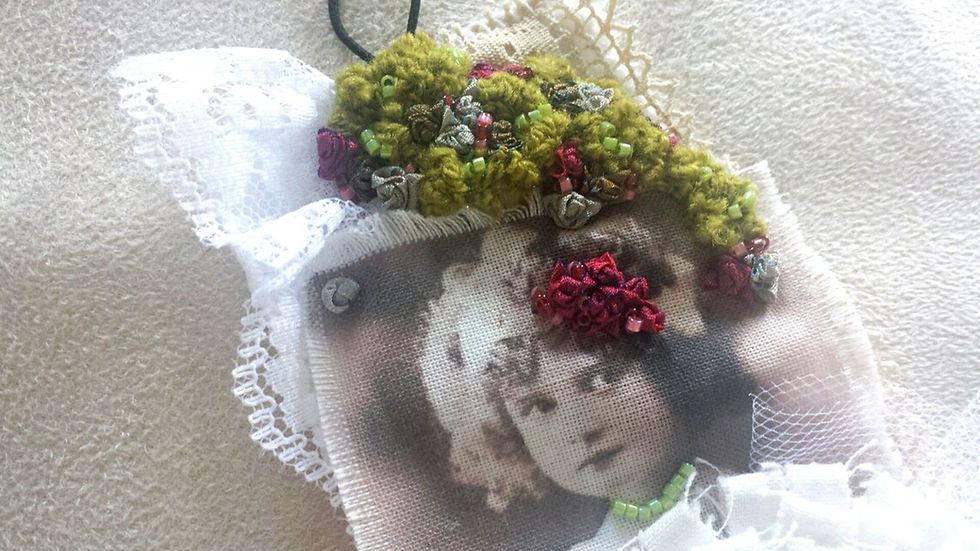 Miniature : Bracelet manchette tissu Vintage, chic et Romantique