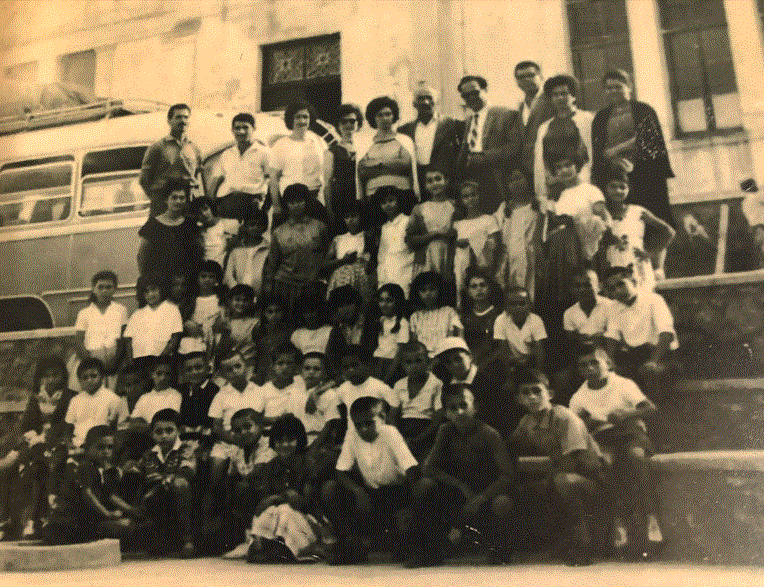 school photo in kalampaka.GIF