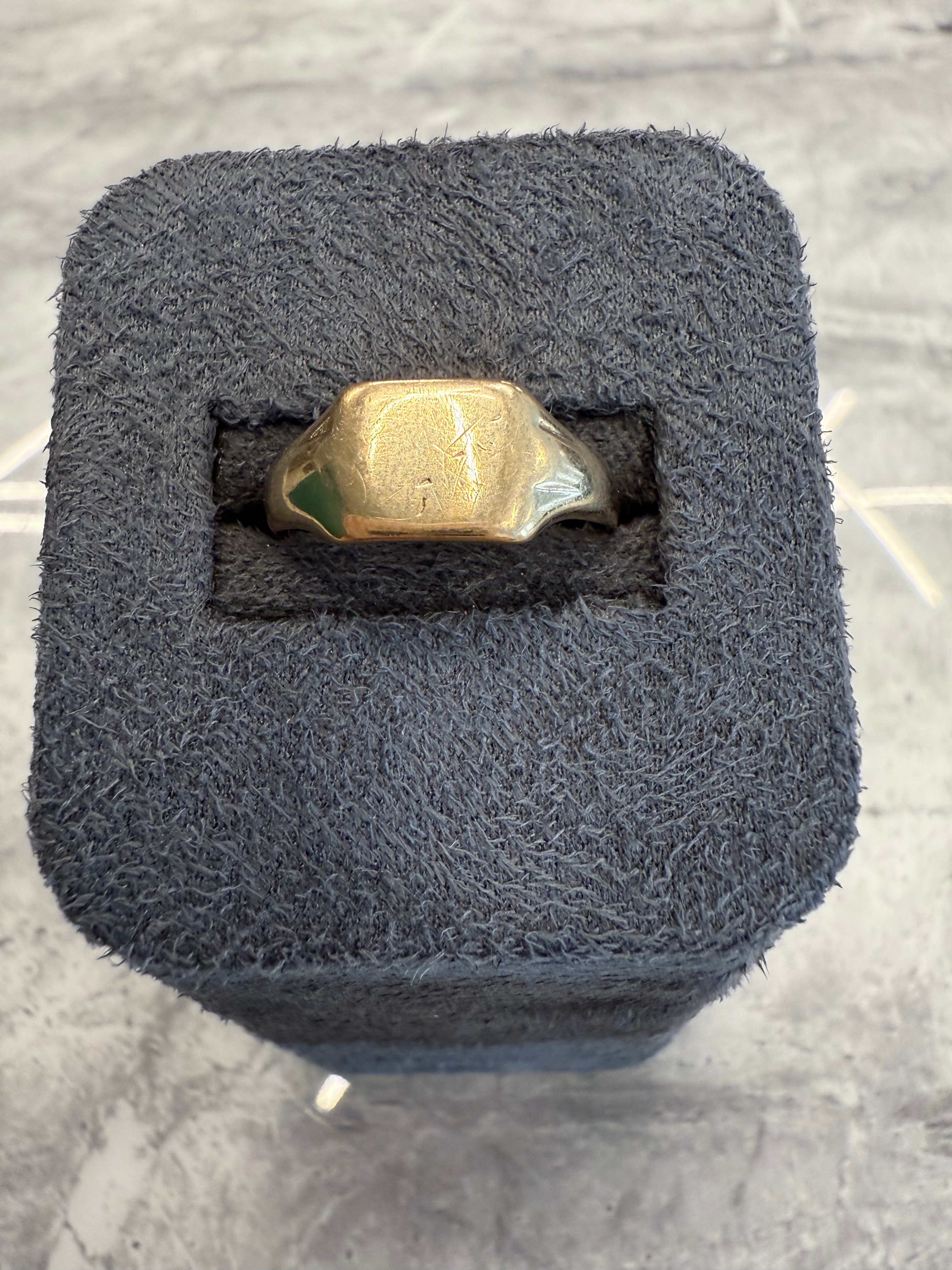 9ct Yellow Gold Signet Ring