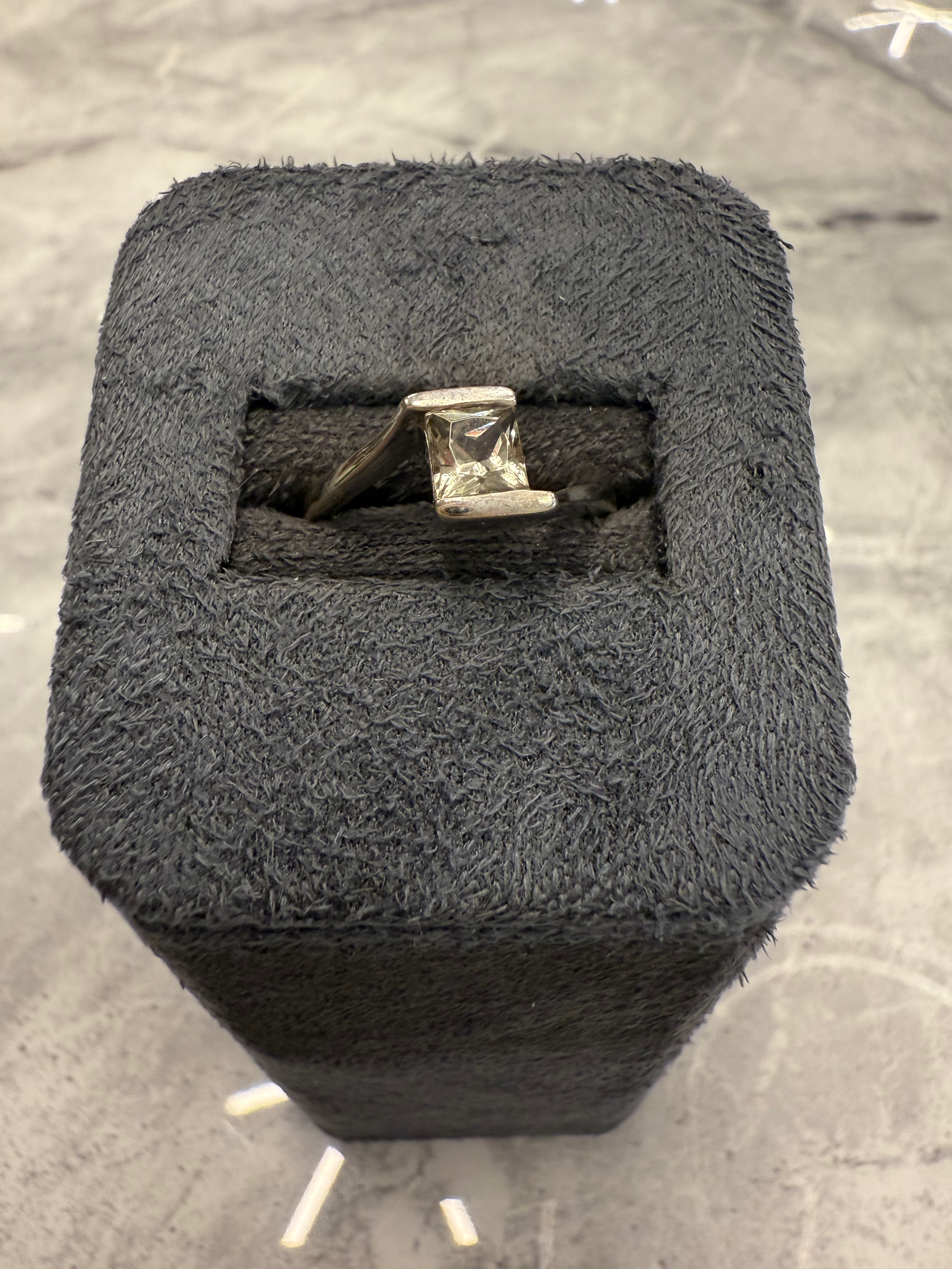 9ct White Gold Citrine Solitaire Ring