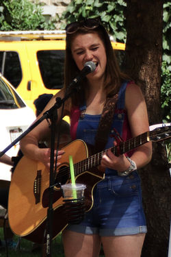 2021, Musical Food Drive at Mama D's in Wales