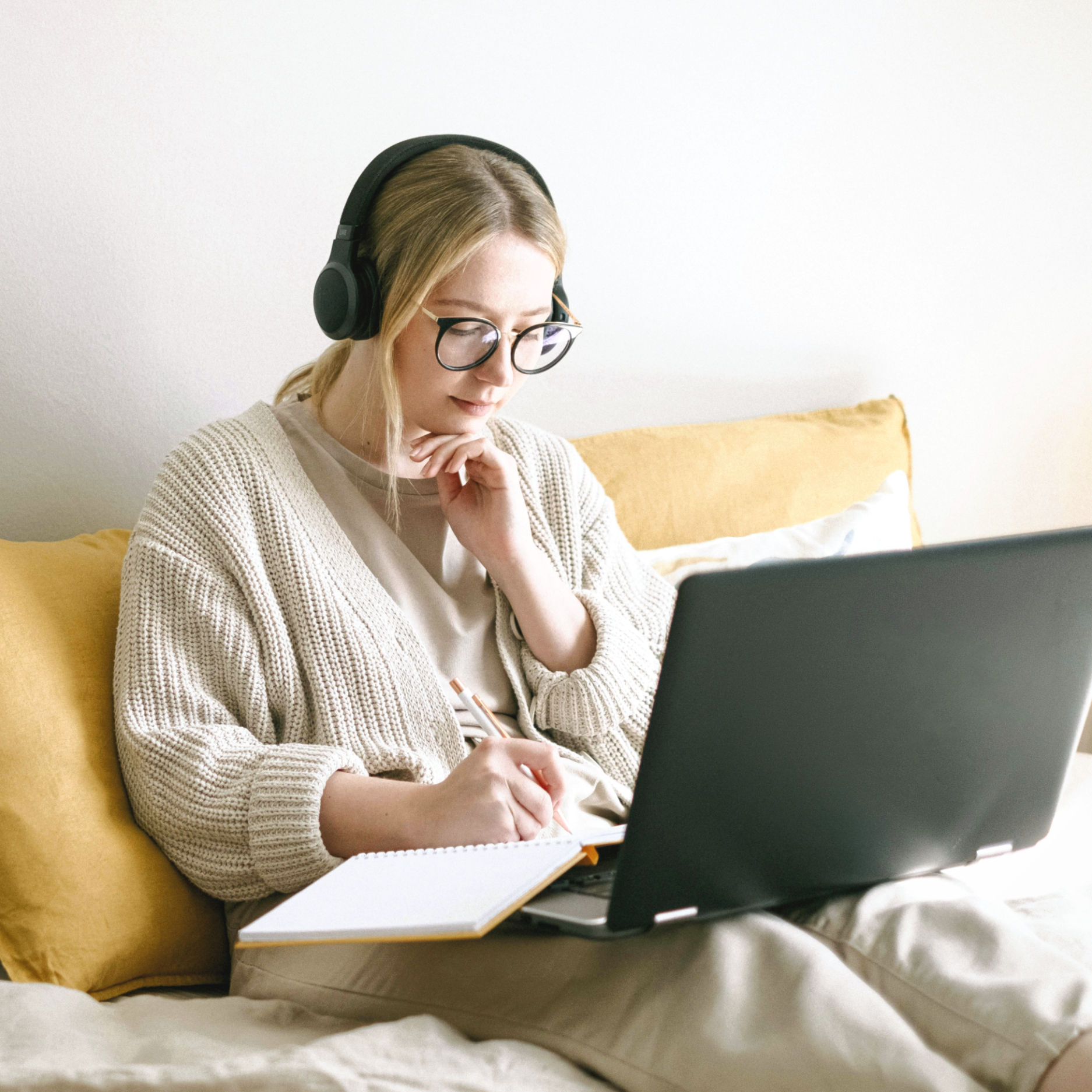 Woman free informative session with Elmira Arthur