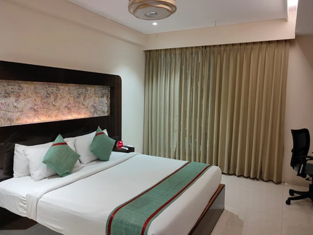 How to Choose the Right Couple Friendly Hotel in Surat Based on Reviews and Ratings