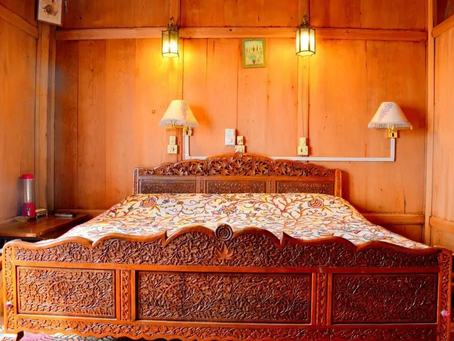 Couple Friendly Hotels in Srinagar for Christmas & New Year 2026 Holidays