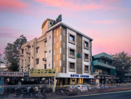 How to Deal with Overbooked Hotels in Hyderabad During Peak Times