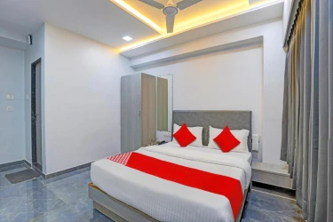 couple friendly hotels in Surat