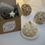 Miniatura: Scented Light X Mas Box Mini comprende 1 candela Palla di Natale Bubble piattino tondo in porcellana buscuit e stellina