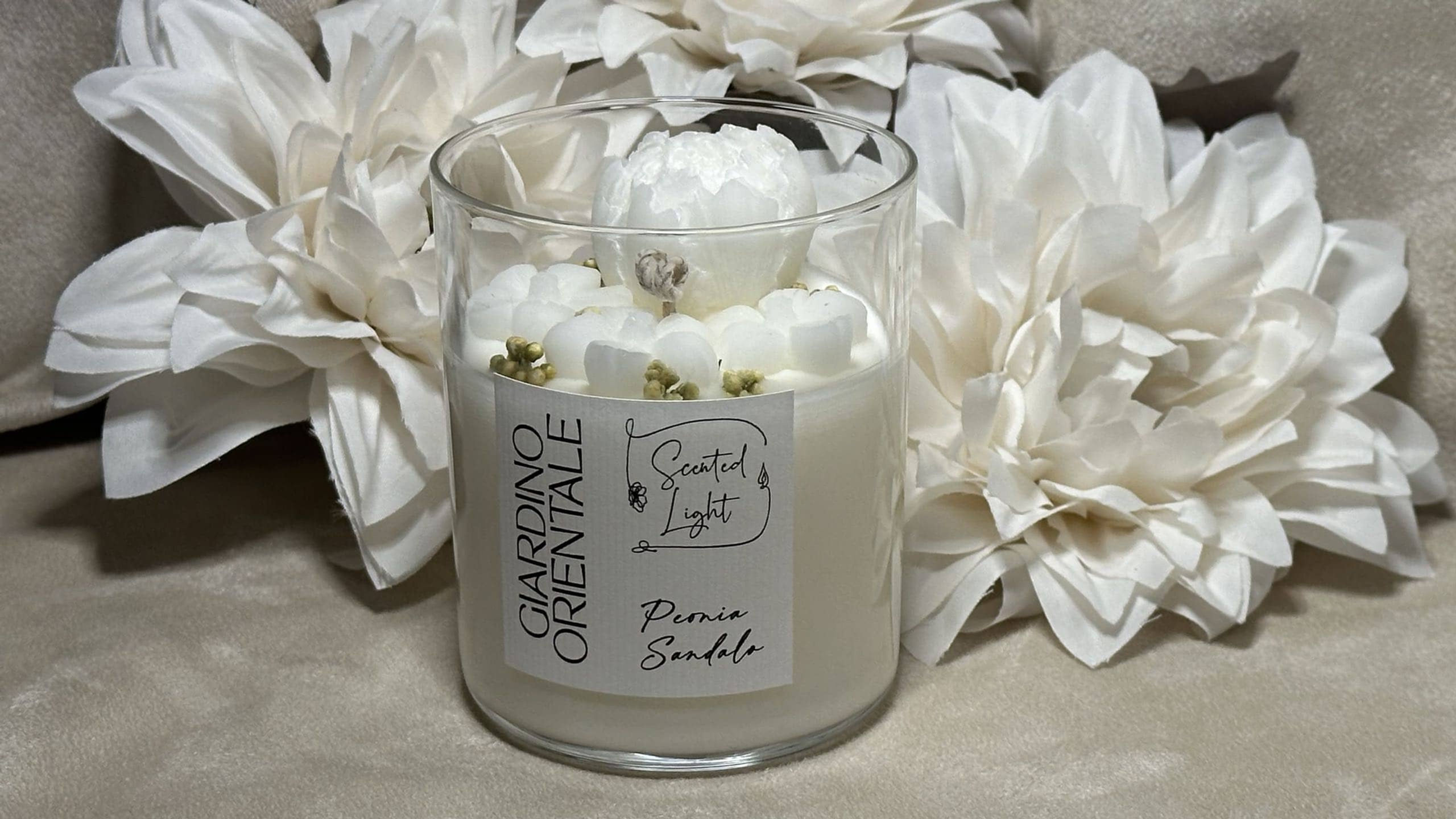 Candela profumata artigianale Bomboniera Bouquet in cera di soia Bio ed essenze naturali certificate in contenitore di vetro