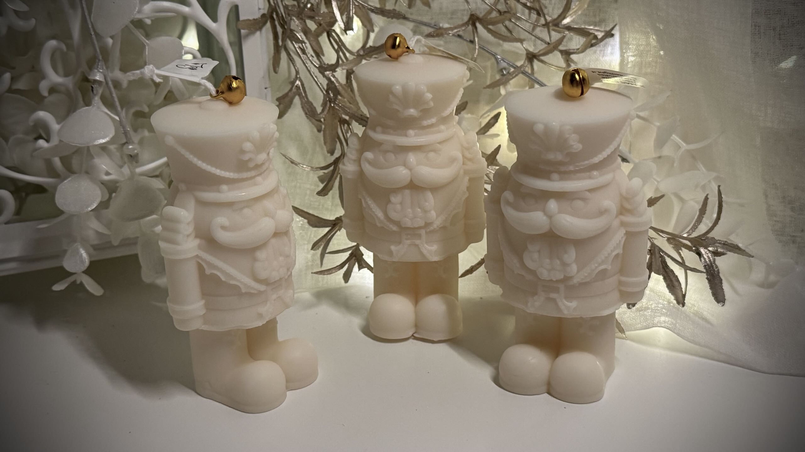 Candela profumata artigianale in cera di soia Bio a forma di Soldatino "Lo Schiaccianoci"