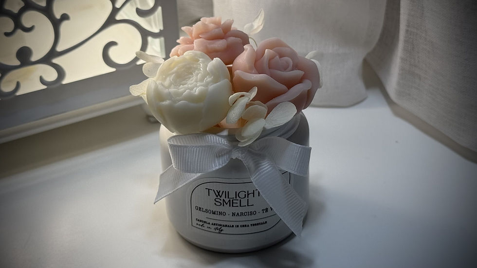 Candela Giara Media Bouquet di Fiori profumata artigianale in cera di soia Bio in Giara di Porcellana Biscuit decoro Fiori