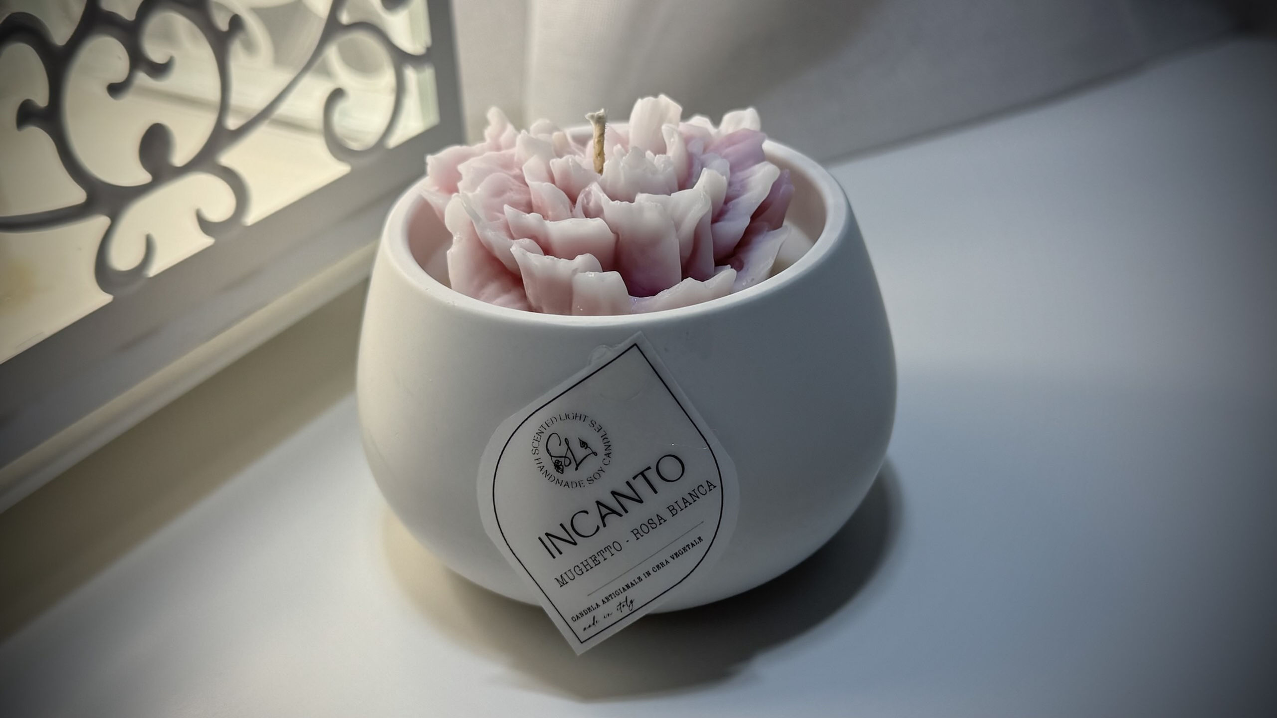 Candela profumata artigianale Bowl Garofano in cera di soia Bio ed essenze naturali certificate in contenitore di porcellana