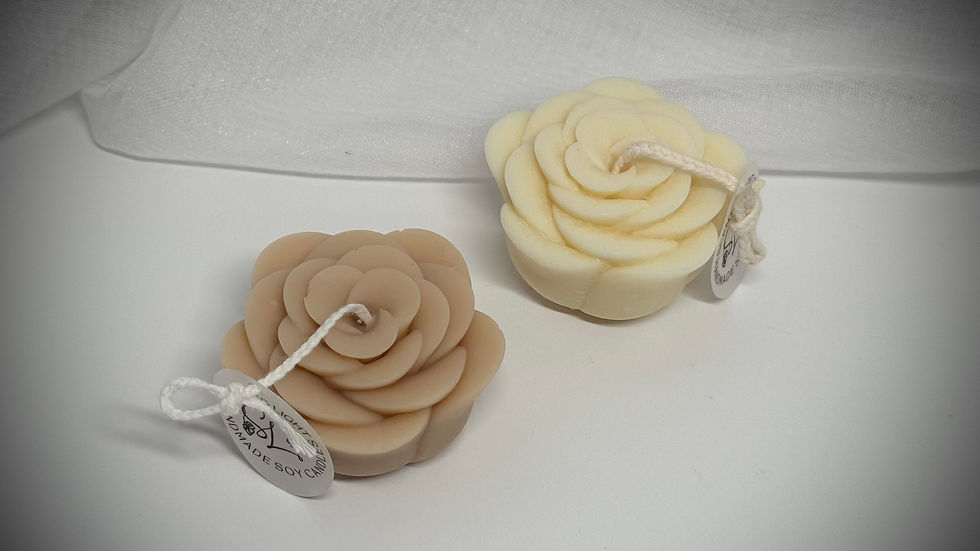 Candela profumata artigianale Fiore di Loto colata a mano in cera di soia Bio ed essenze naturali certificate