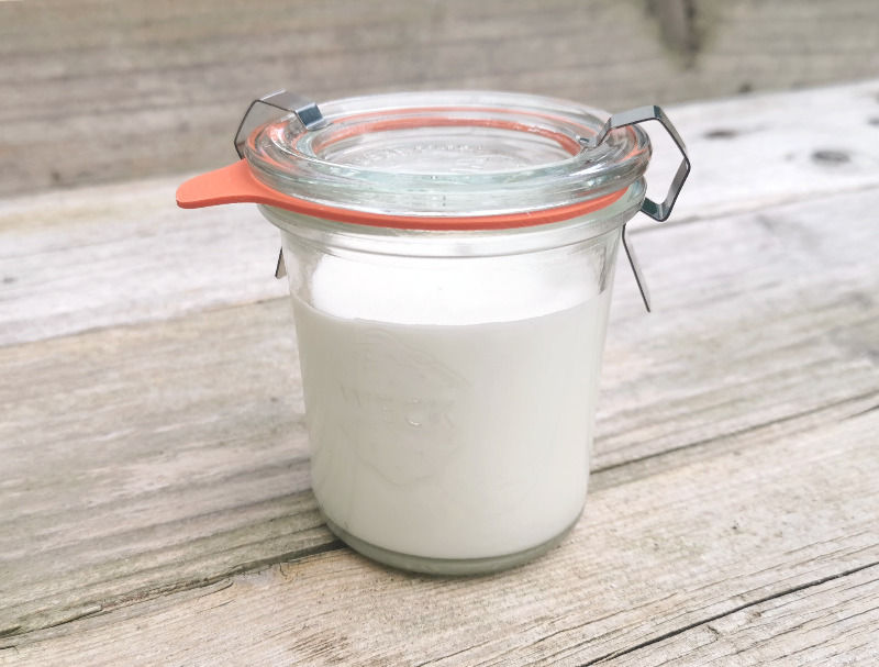 Duftkerze mit Citronella ätherischen Ölen gegen Mücken