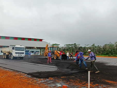 Prefeitura asfalta pátio da rodoviária de Cruzeiro do Sul para inauguração