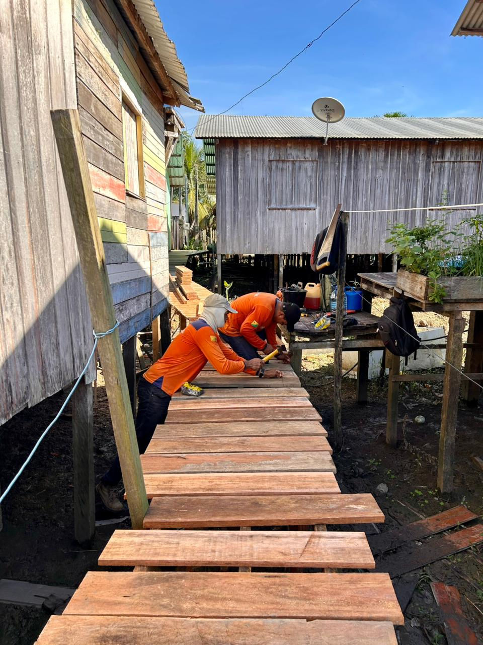 Prefeitura de Cruzeiro do Sul retoma construção de trapiches após enchente no Bairro da Várzea
