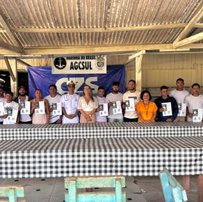 Prefeitura de Cruzeiro do Sul e Marinha do Brasil entregam Carteiras de  Habilitação Náutica a barqueiros do Rio Liberdade