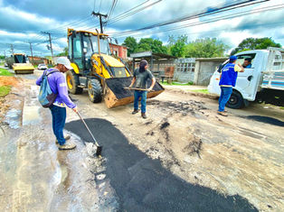 Prefeitura de Cruzeiro do Sul segue com tapa buracos nos bairros da cidade usando 22 toneladas de asfalto nesta sexta-feira