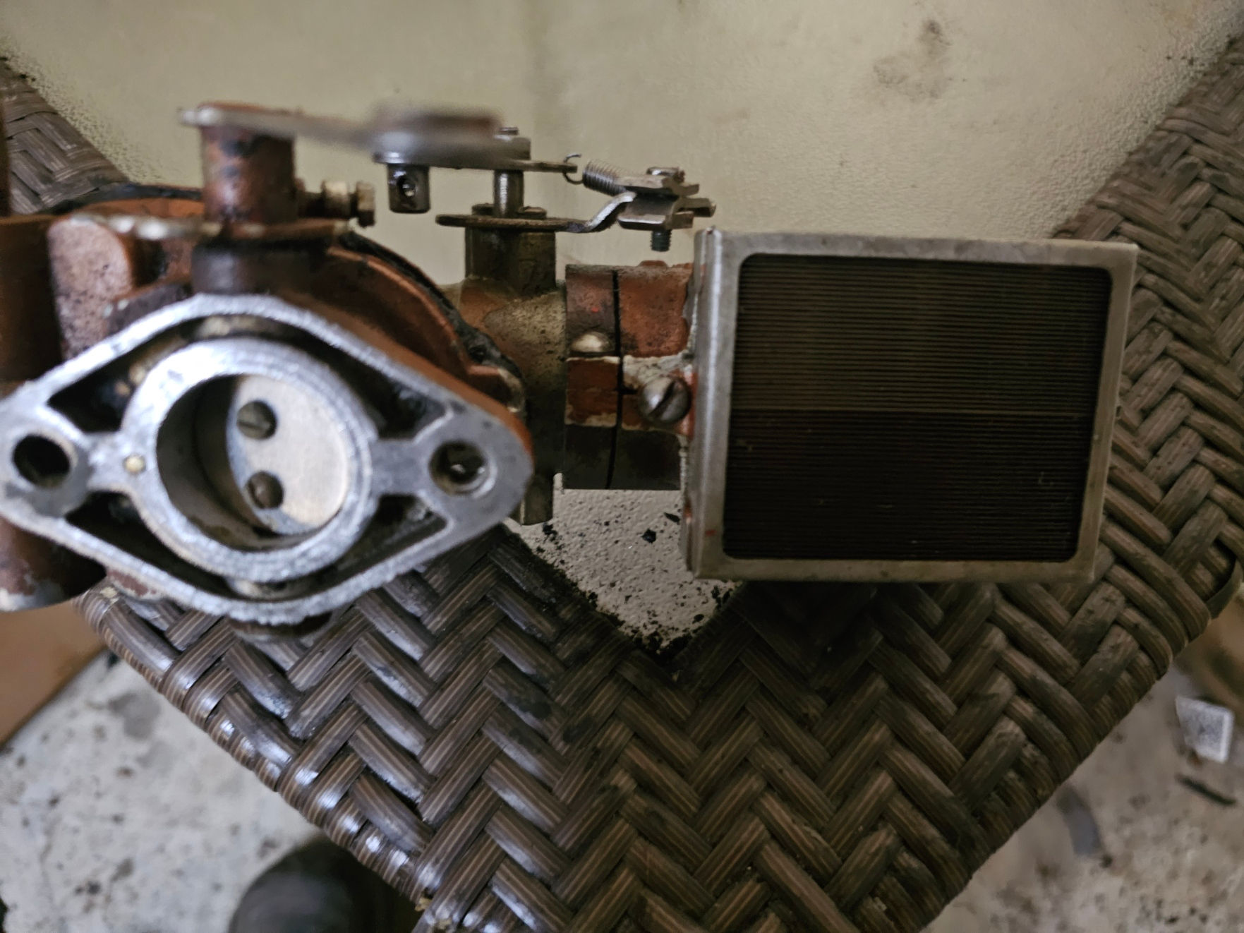 Atomic 4  Carburetor