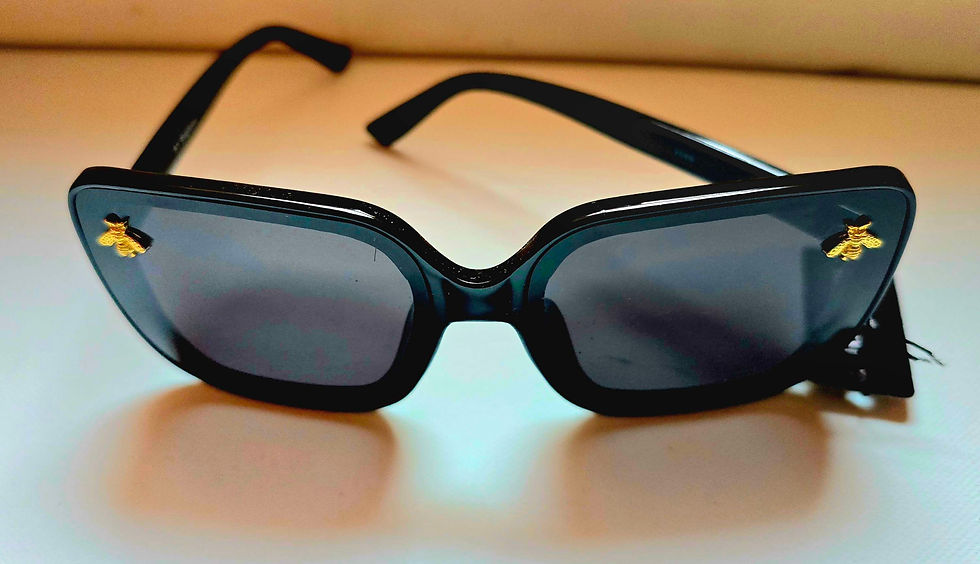 Thumbnail: Black Square With Bumblebee Frames