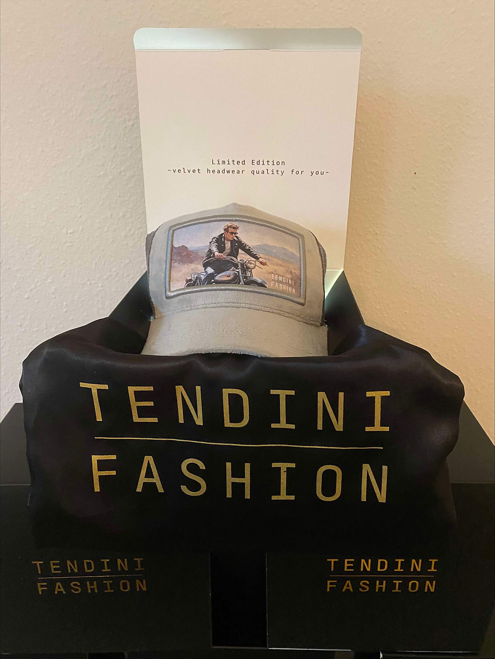 Miniatyrbilde: James Dean Limited Edition Velvet Keps