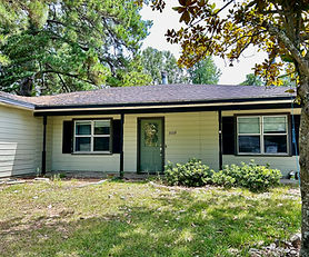 Gorgeous 4Bed/2Bath Leesville Home Available Now!