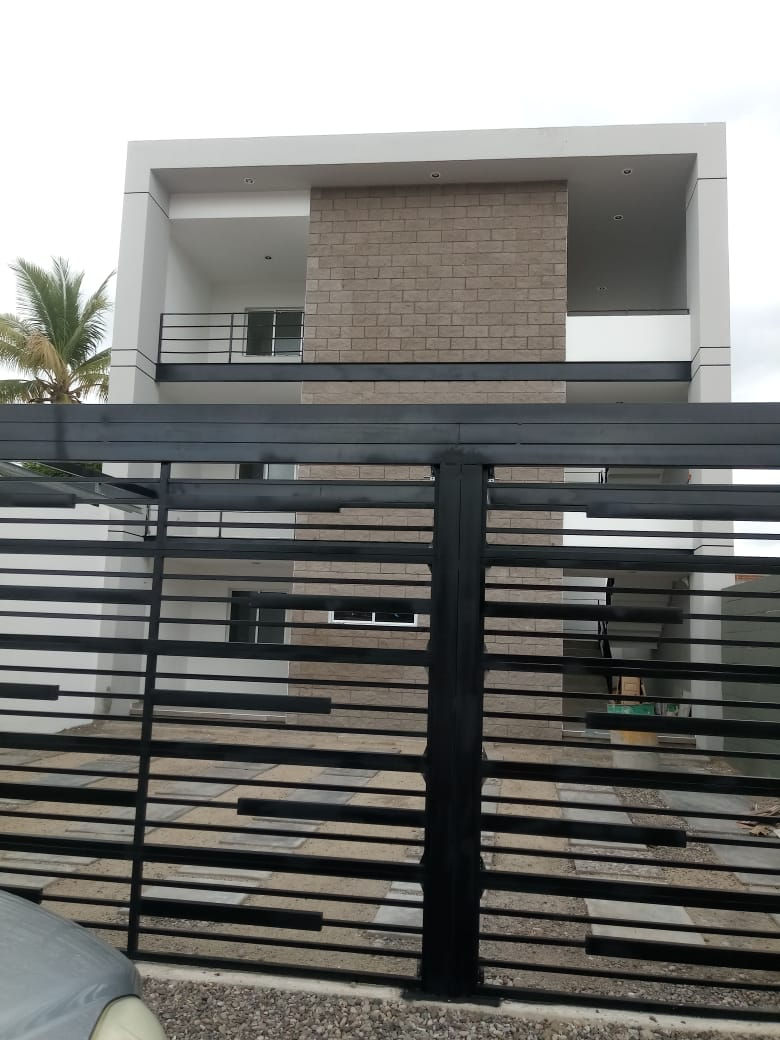 SE VENDE EDIFICIO DE 3 DEPTOS. EN COL. GUADALUPE VICTORIA