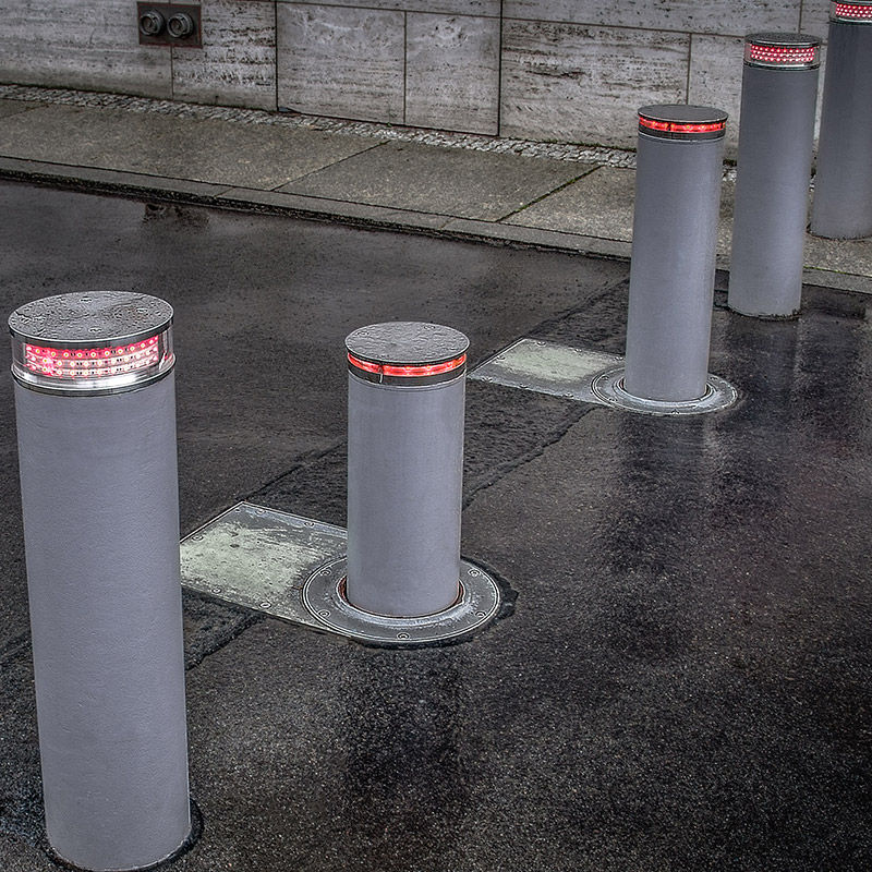 automatic retractable bollards
