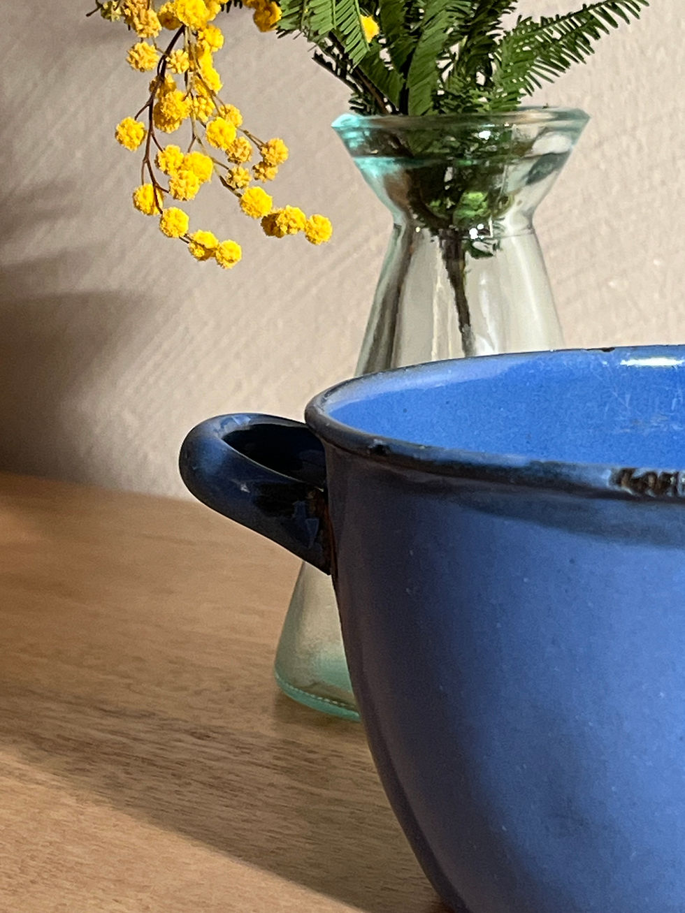 Bol ancien des années 50 en tôle émaillée bleue