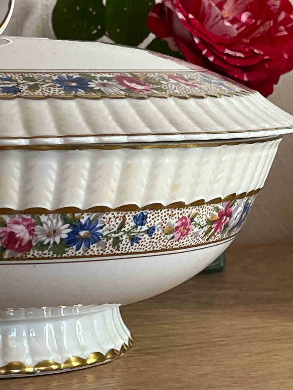 Service de table ancien Bernardaud & Cie Limoges en porcelaine, 53 pièces