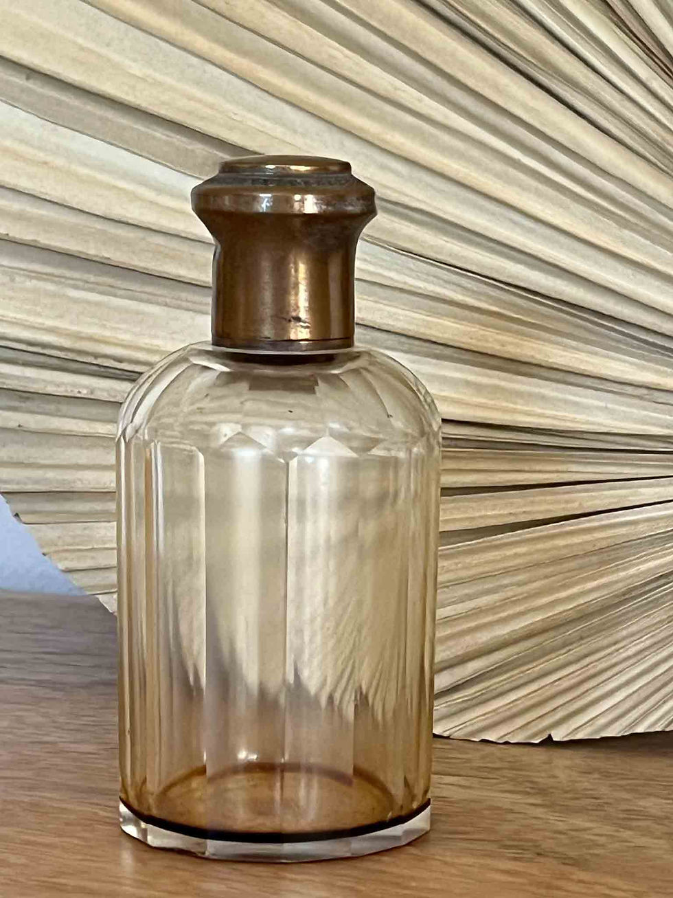 Flacon à parfum ancien du XIXe siècle en cristal à pans coupés