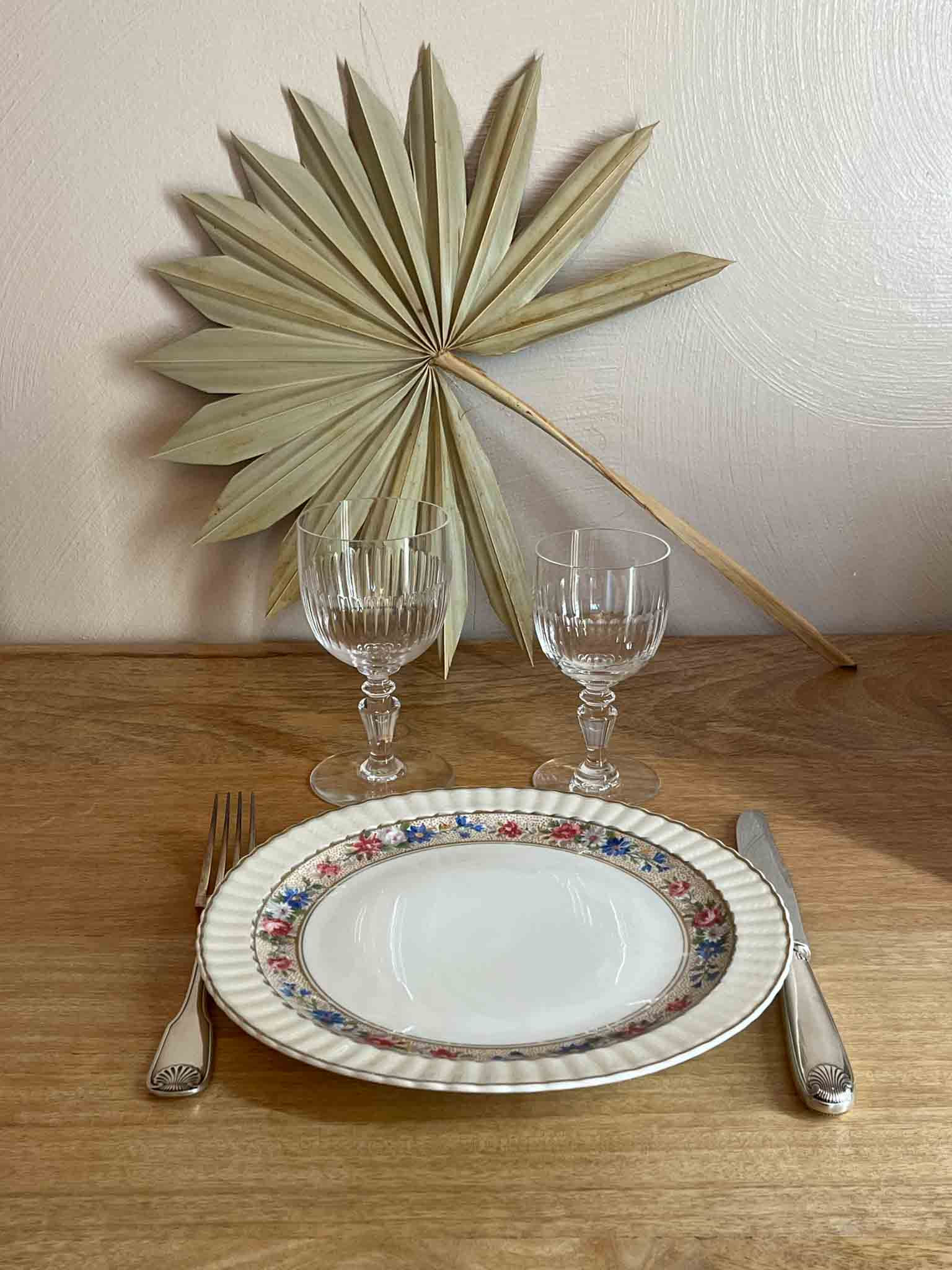 Service de table ancien Bernardaud & Cie Limoges en porcelaine, 53 pièces