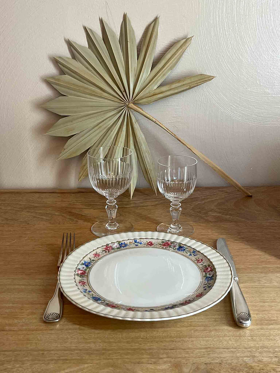 Service de table ancien Bernardaud & Cie Limoges en porcelaine, 53 pièces