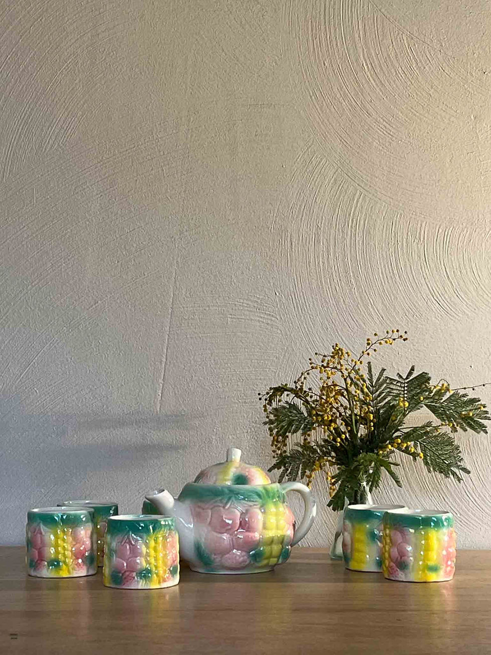 Service à thé vintage en céramique barbotine avec six tasses