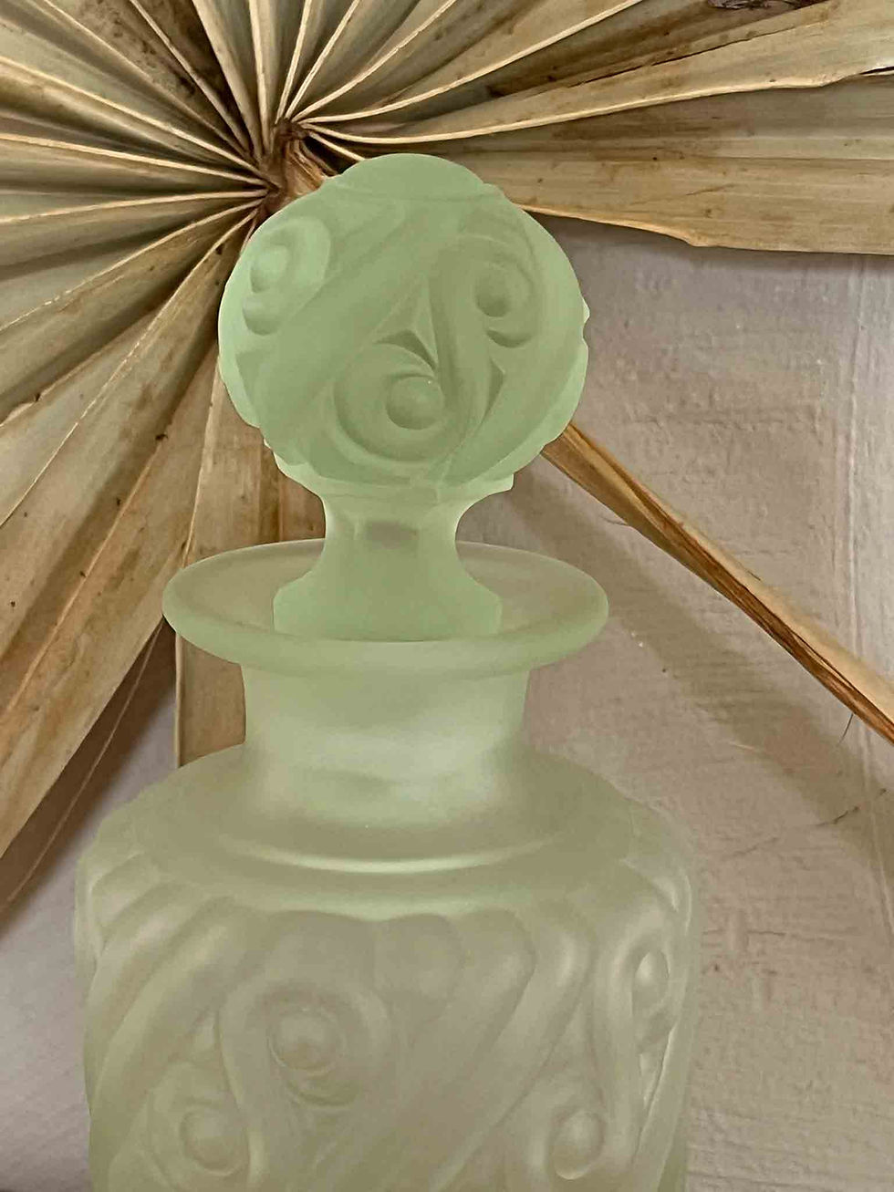 Ensemble de quatre flacons de salle de bain anciens en pâte de verre de Portieux