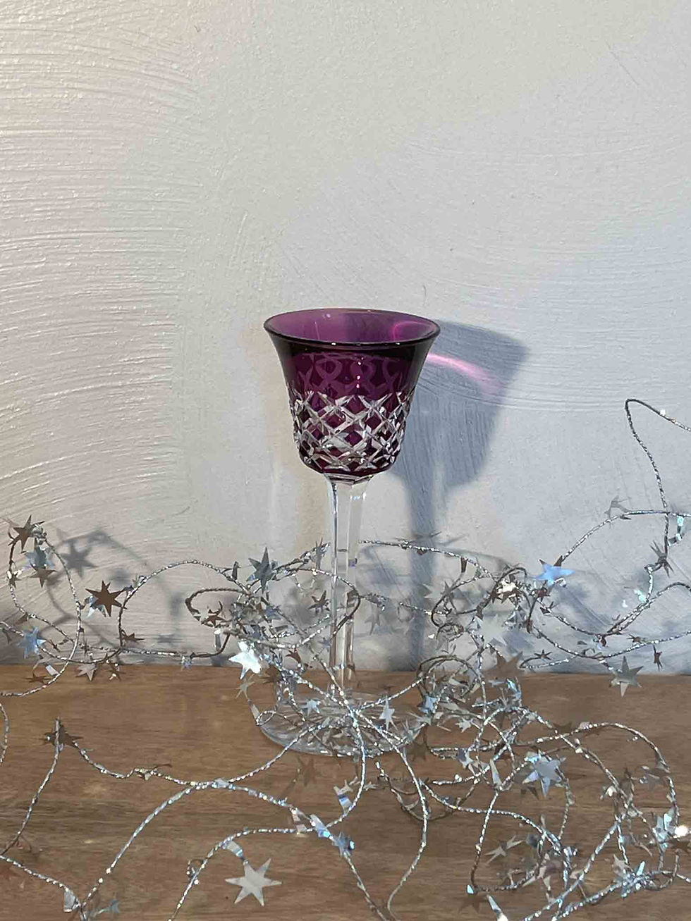 Verre à vin du Rhin Baccarat modèle Burgos en cristal violet