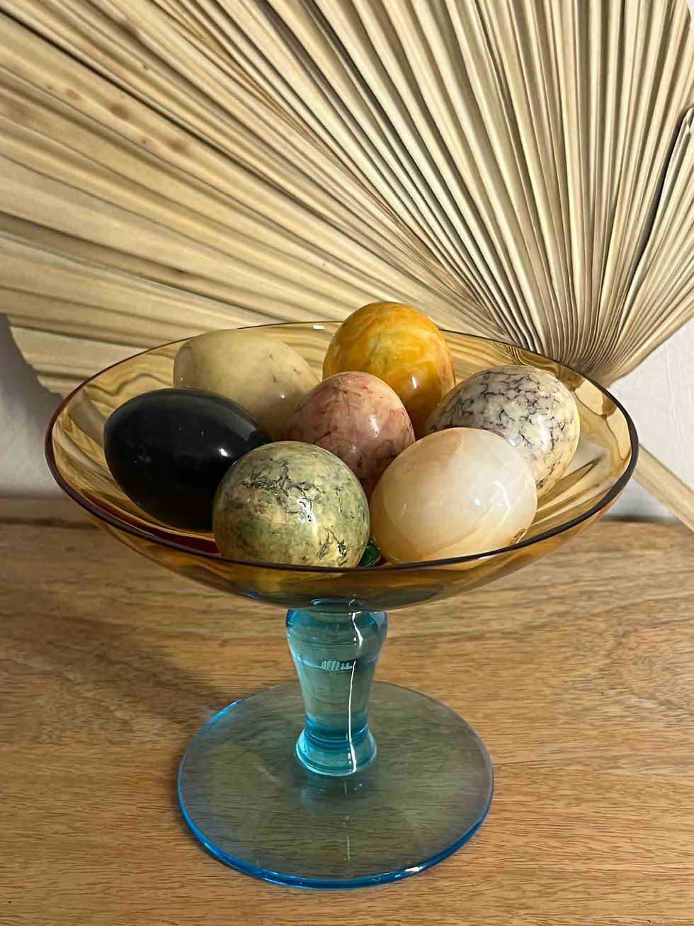 Jeu de six œufs vintage italiens en marbre et onyx
