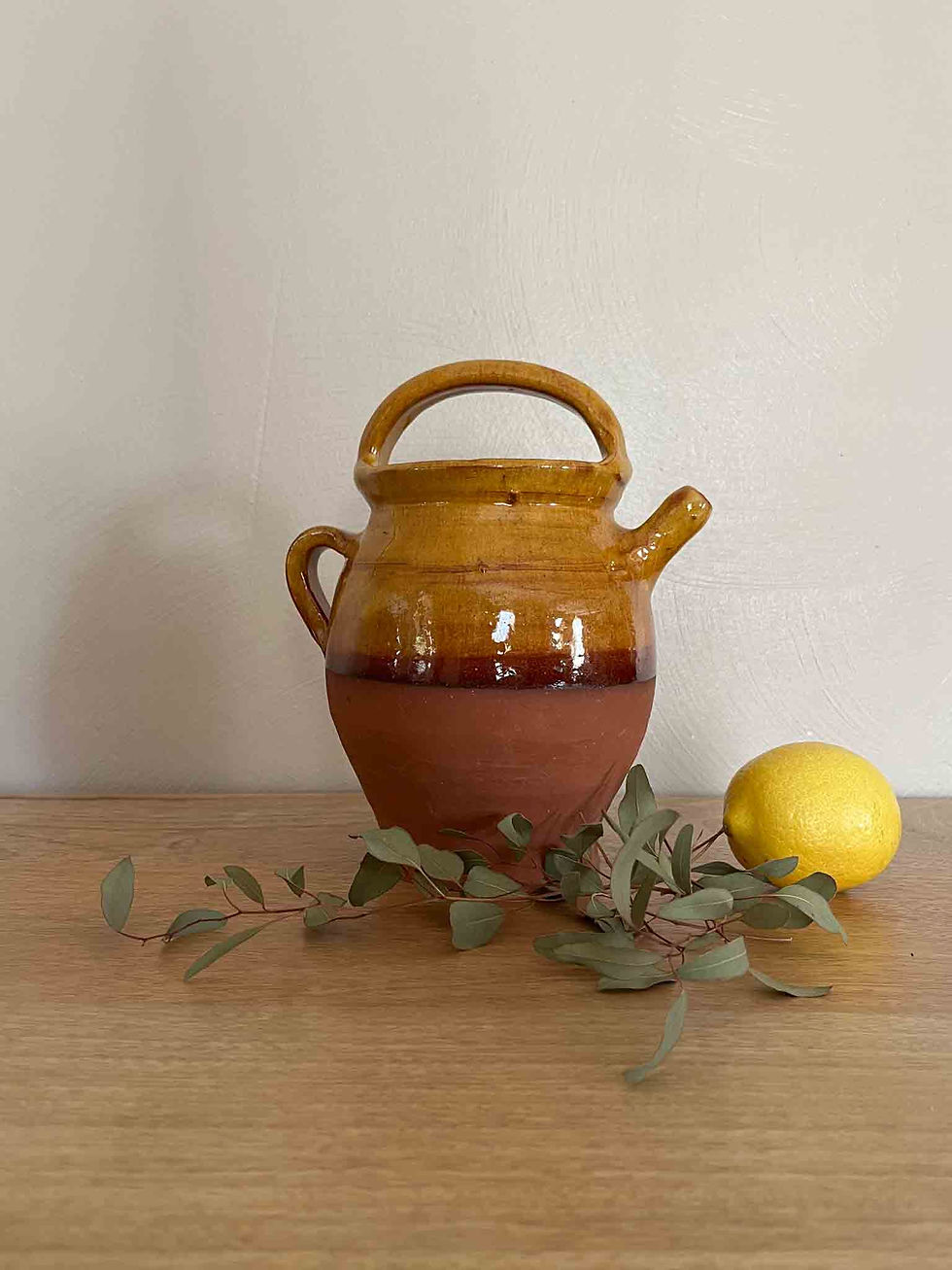 Gargoulette provençale ancienne en terre cuite émaillée jaune ocre avec couvercle