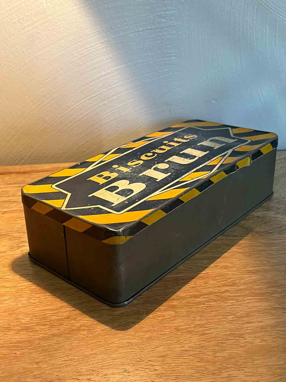 Boîte ancienne de biscuits Brun en métal aux couleurs de la marque