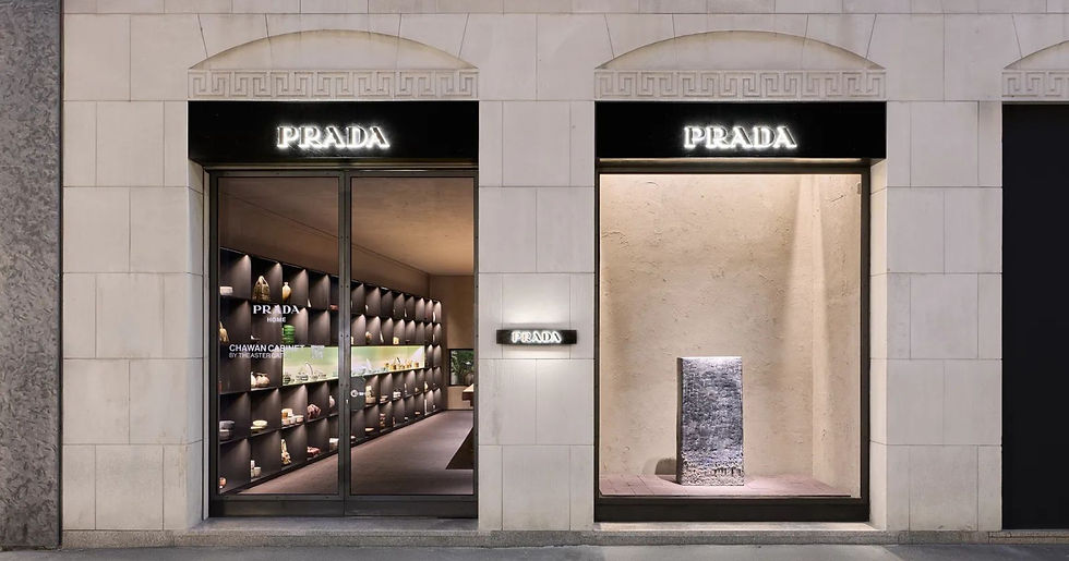 A PRADA LEVOU CHÁ PARA O SALONE. MAS O QUE ELA SERVIU FOI UM NOVO RITMO.