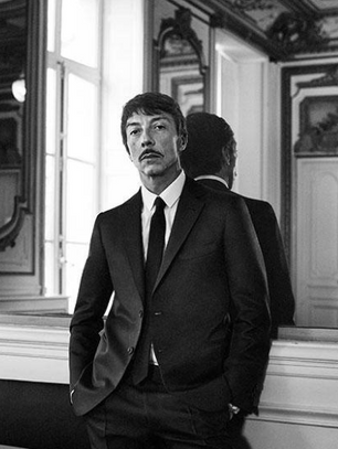 BALENCIAGA E A NOVA ERA DE PIERPAOLO PICCIOLI: O PÓS-CHOQUE E A VOLTA DA EMOÇÃO