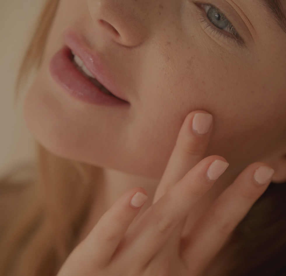 Warum deine Haut spannt – und wie du erkennst, was ihr wirklich fehlt