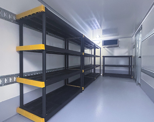 Cooler trailer shelving for restaurants