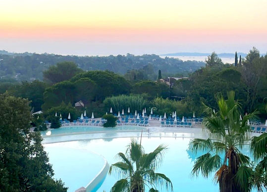 piscine soirée vue mer.jpeg