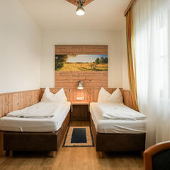 Stammhaus Zimmerfoto Einzelbetten
