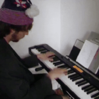 gifbase_pianoloop.gif