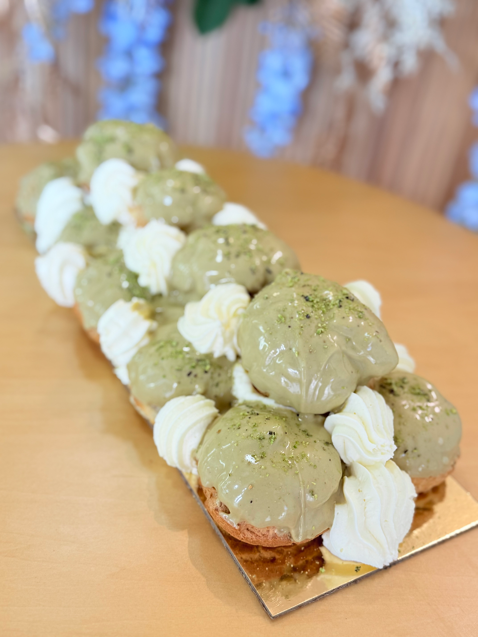 Pistacchio Profiterole logs (14 balls)