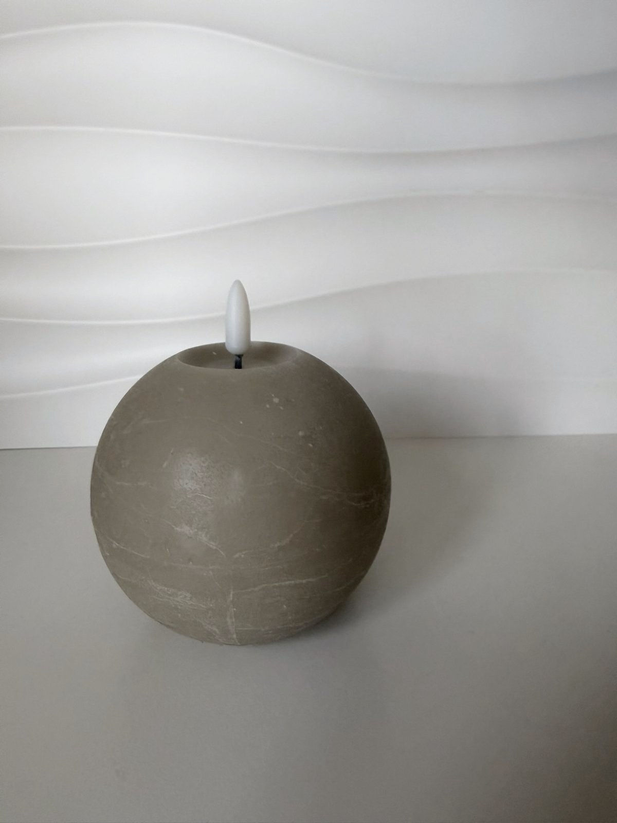 Rustieke LED bolkaars taupe van JENS Living