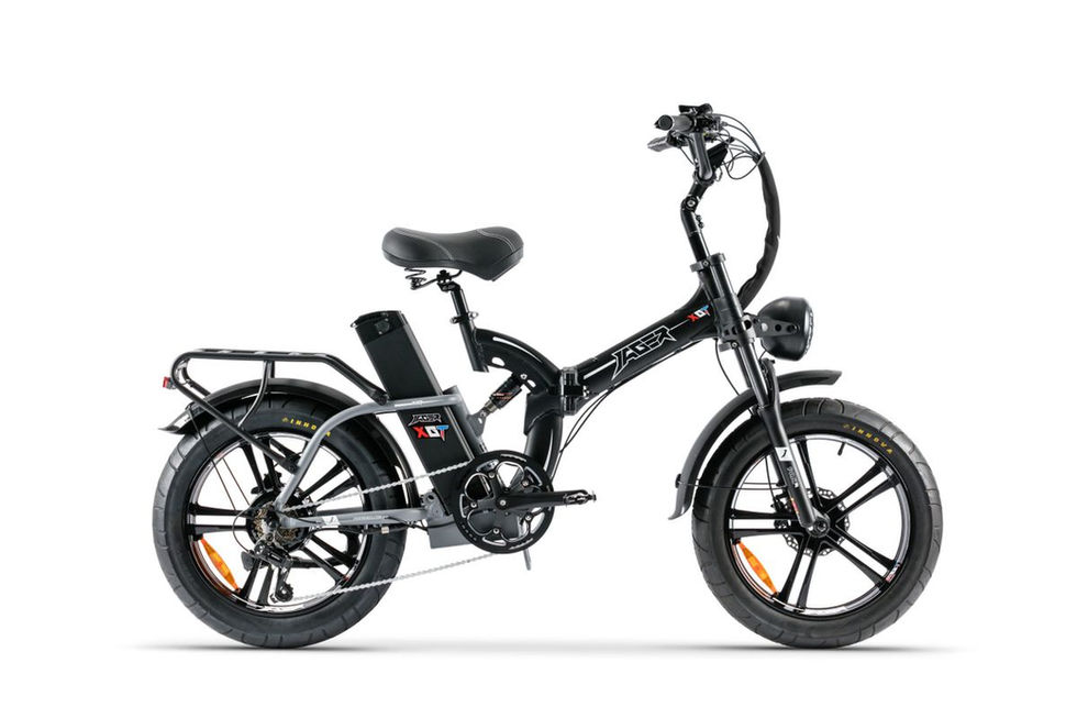 אופניים חשמליים שחורות על רקע לבן עם גלגלי הממלכה אופני הרים שטח JUMPER 26.