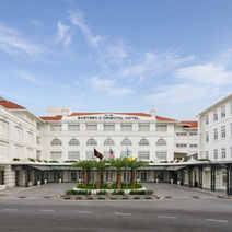 坐落于马来西亚槟城海滨的 Eastern & Oriental Hotel(东方大酒店)